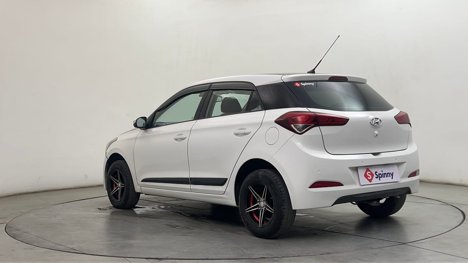 Used 2016 Hyundai Elite i20 Sportz 1.2 Petrol Manual exterior LEFT REAR CORNER VIEW