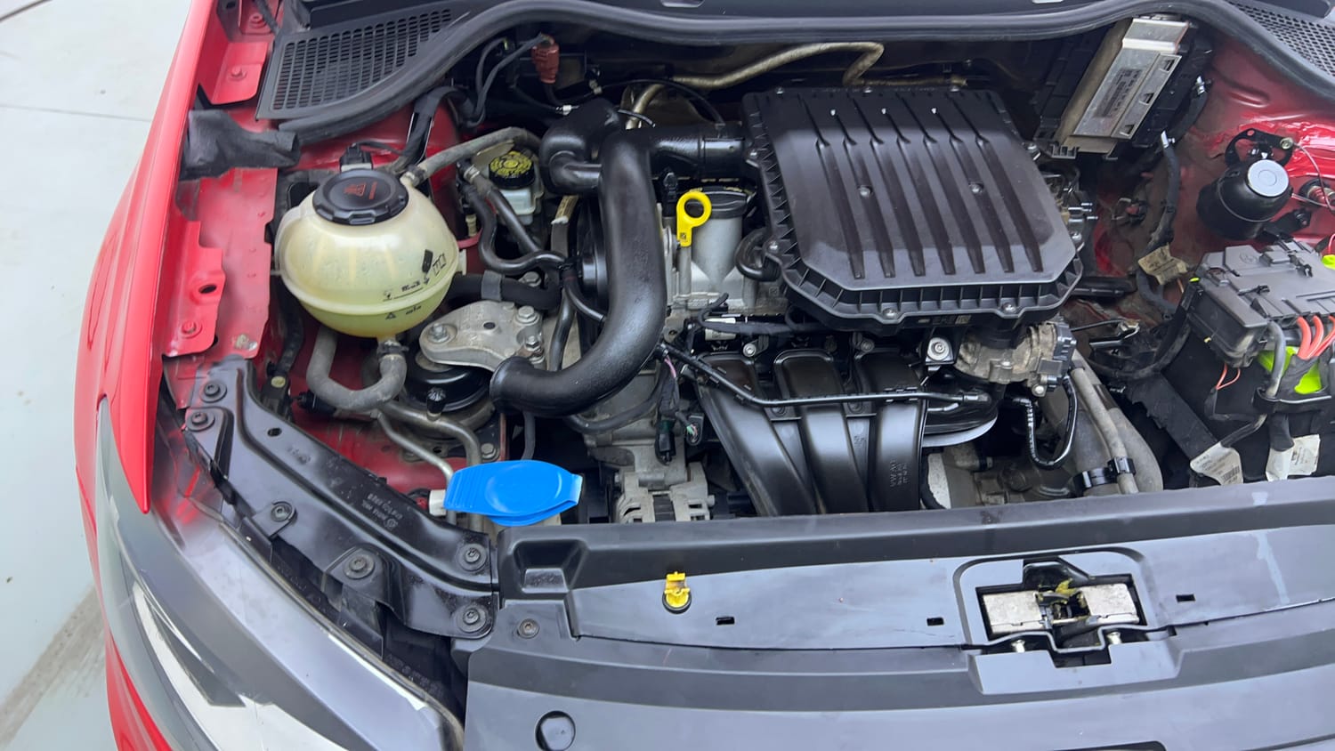 Used 2021 Volkswagen Polo Trendline 1.0L MPI Petrol Manual engine ENGINE RIGHT SIDE VIEW