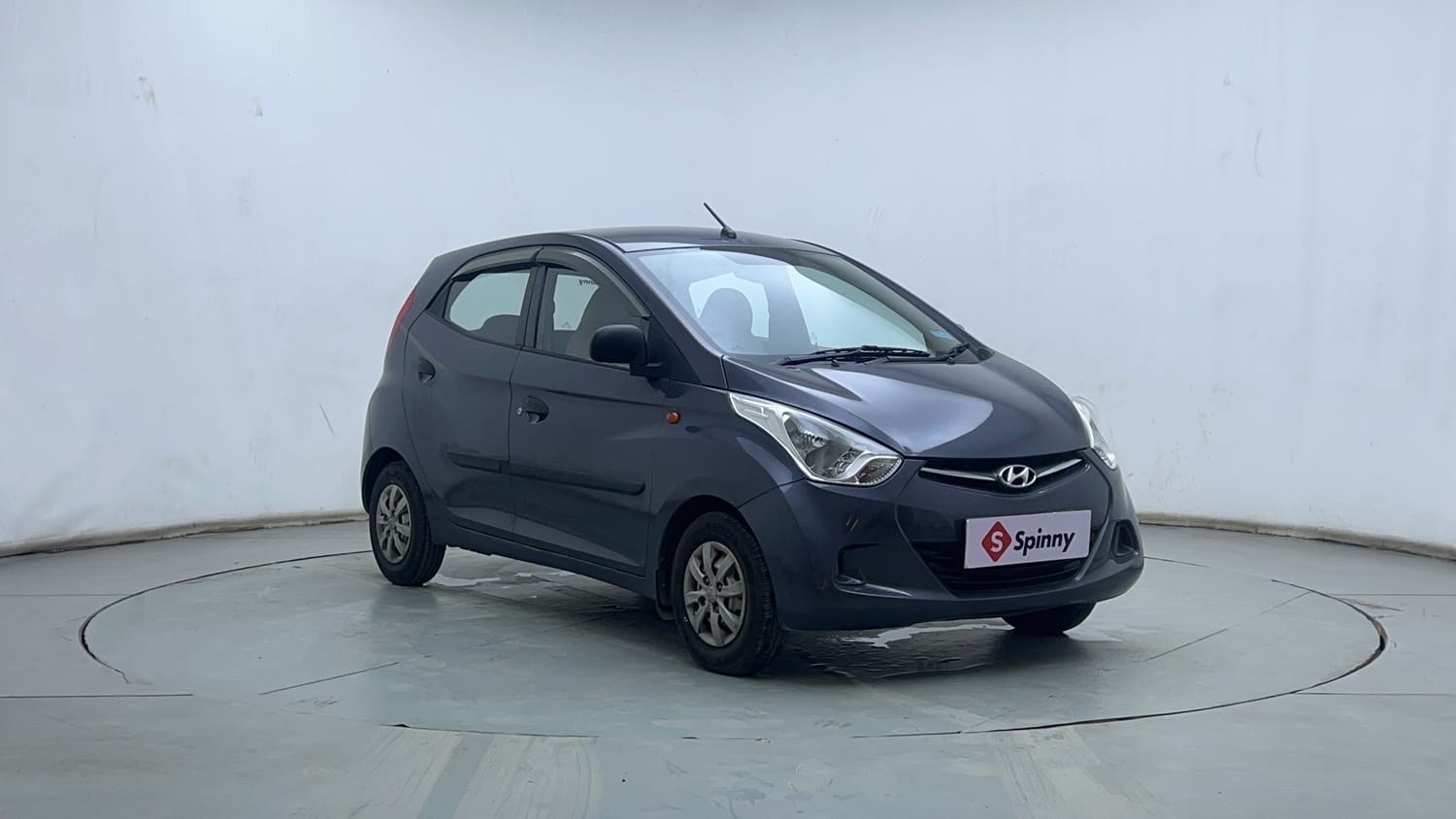 Used 2017 Hyundai Eon Era + Petrol Manual exterior RIGHT FRONT CORNER VIEW
