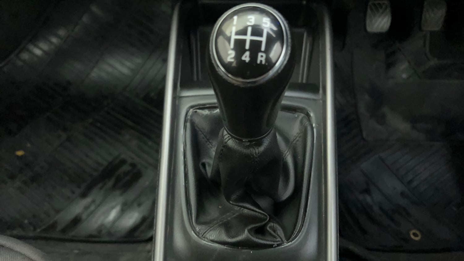 Used 2020 Maruti Suzuki Baleno Zeta Petrol Manual interior GEAR  KNOB VIEW
