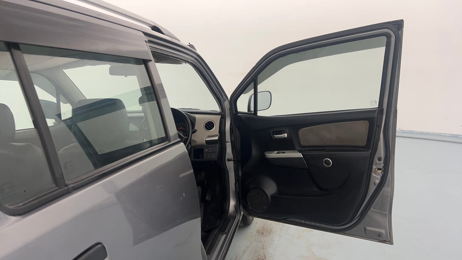 Used 2014 Maruti Suzuki Wagon R LXI Petrol Manual interior RIGHT FRONT DOOR OPEN VIEW