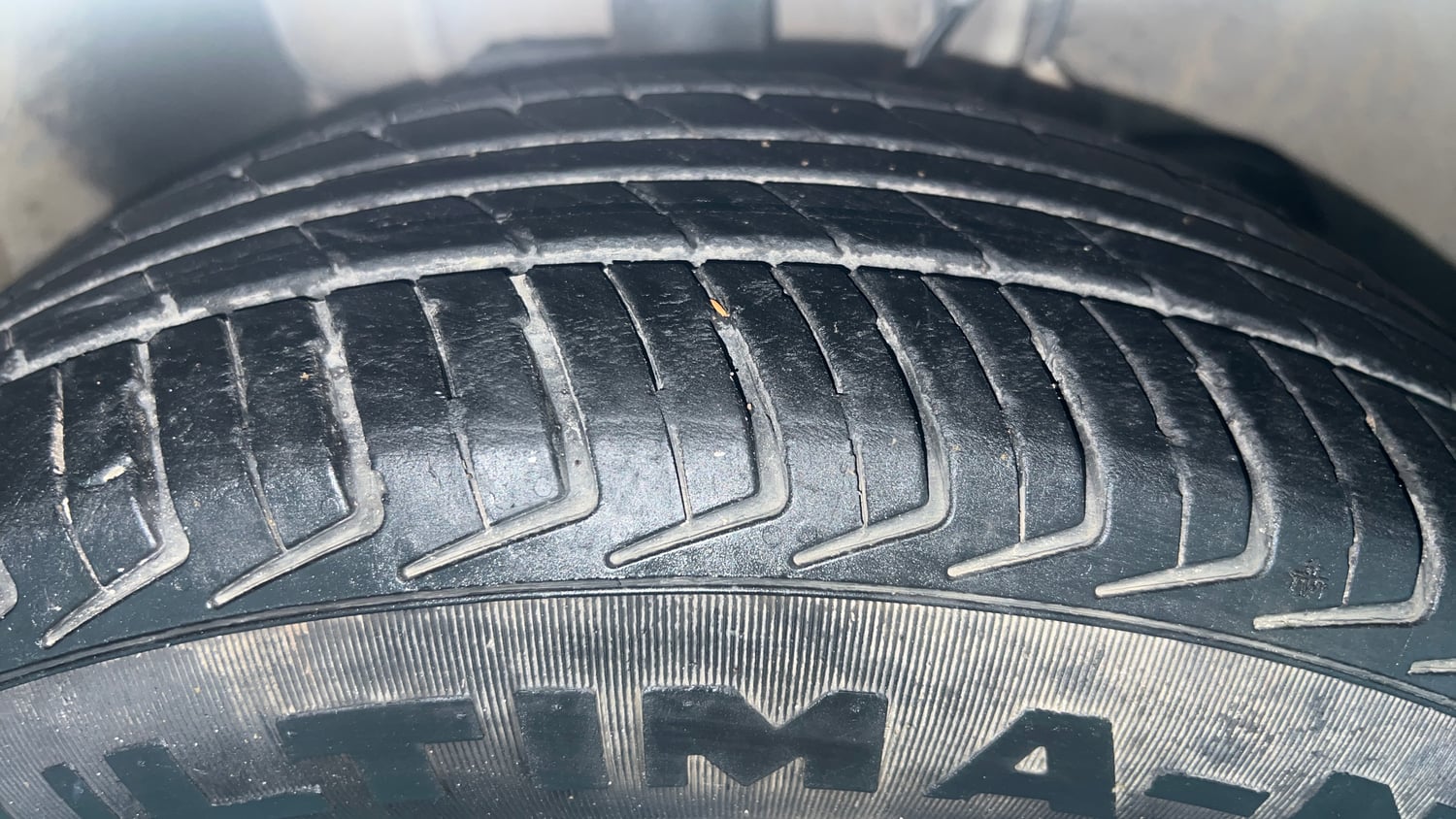 Used 2023 Tata Tiago XE Petrol Manual tyres RIGHT FRONT TYRE TREAD VIEW