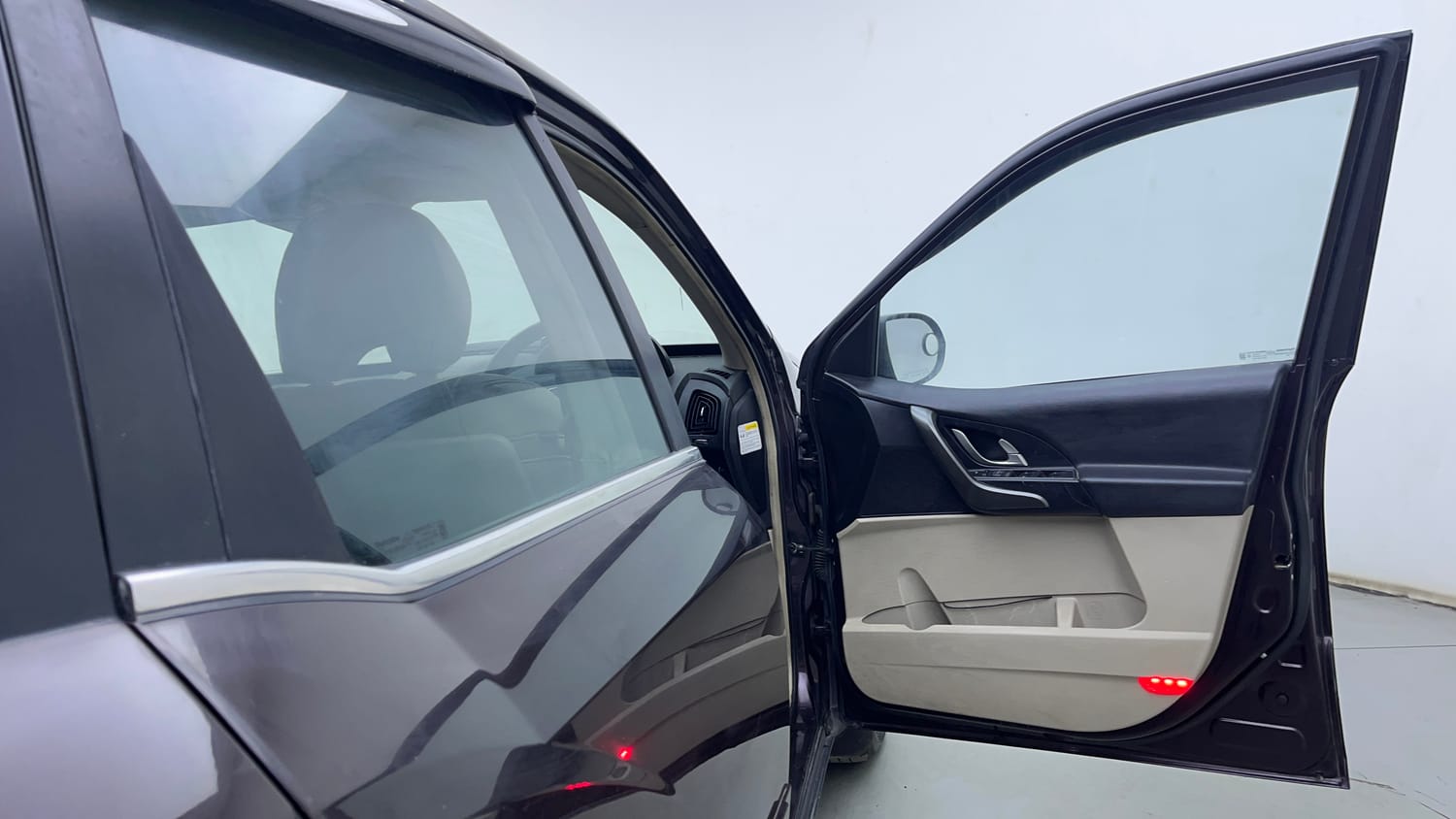 Used 2016 Mahindra XUV500 W10 AT Diesel Automatic interior RIGHT FRONT DOOR OPEN VIEW