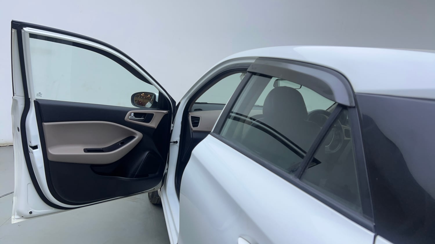 Used 2019 Hyundai Elite i20 Sportz Plus 1.2 Petrol Manual interior LEFT FRONT DOOR OPEN VIEW