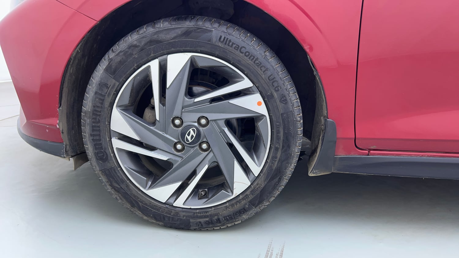 Used 2021 Hyundai New i20 Asta (O) 1.0 Turbo DCT Petrol Automatic tyres LEFT FRONT TYRE RIM VIEW