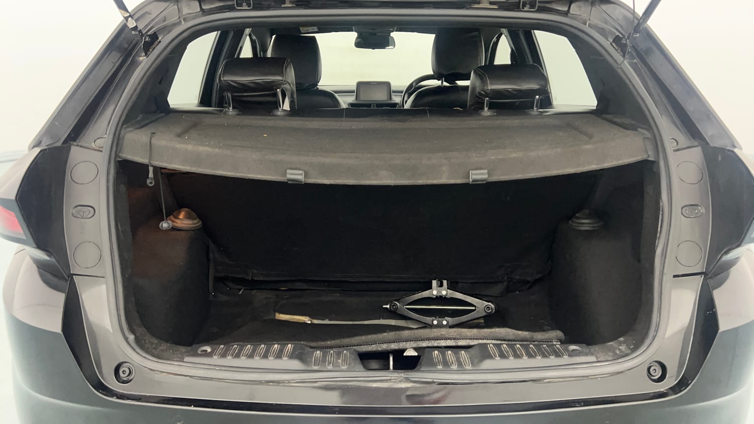 Used 2022 Tata Altroz XZ Plus Diesel Dark Edition Diesel Manual interior DICKY INSIDE VIEW