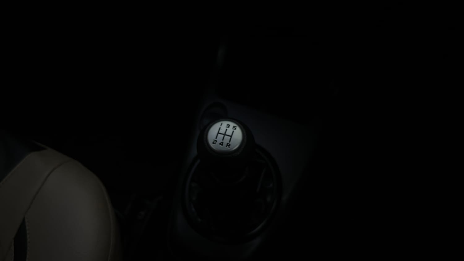 Used 2012 Maruti Suzuki Swift Dzire LXi 1.2 BS-IV Petrol Manual interior GEAR  KNOB VIEW