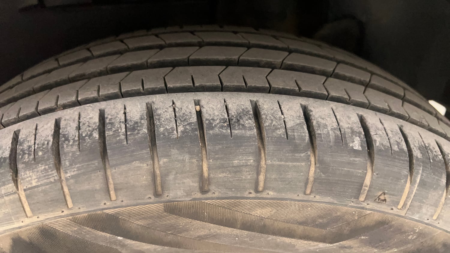 Used 2022 Maruti Suzuki Dzire ZXi CNG Cng Manual tyres LEFT REAR TYRE TREAD VIEW