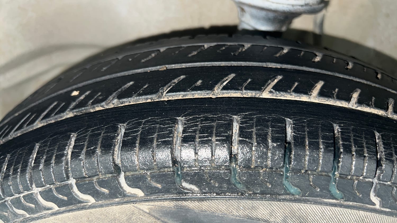 Used 2016 Maruti Suzuki Alto 800 Vxi Petrol Manual tyres LEFT FRONT TYRE TREAD VIEW