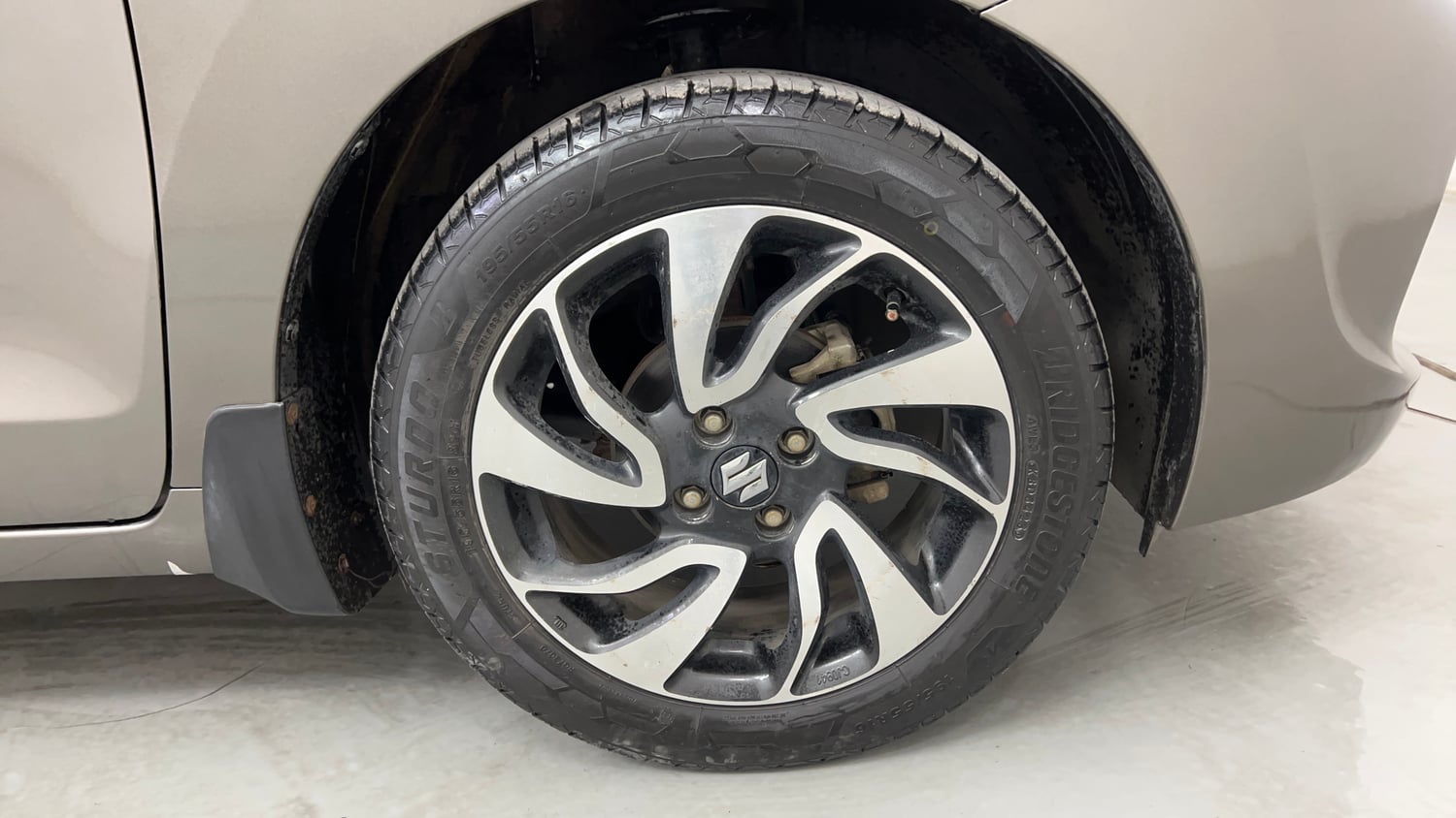 Used 2020 Maruti Suzuki Baleno Zeta Petrol Manual tyres RIGHT FRONT TYRE RIM VIEW