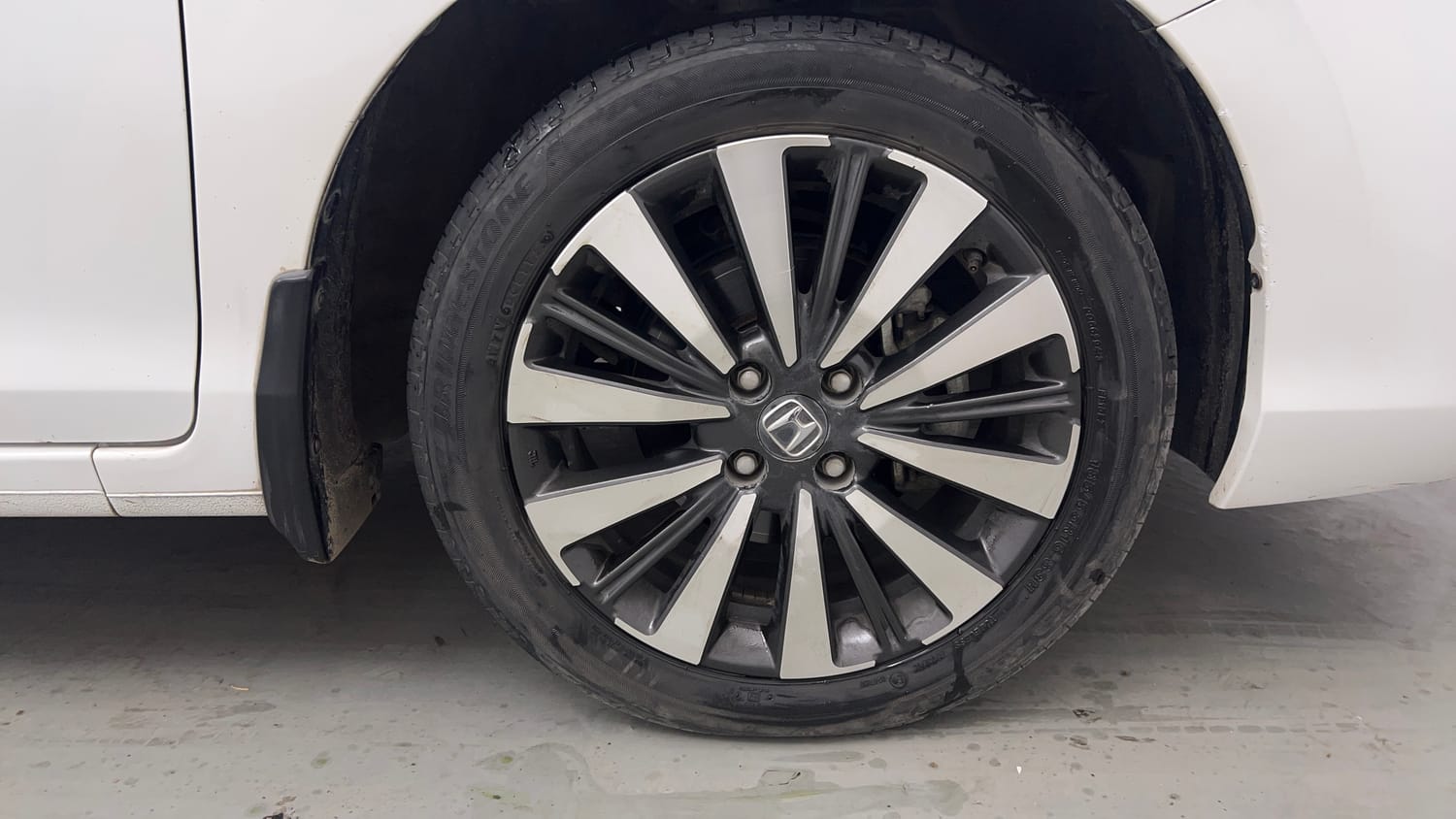 Used 2023 Honda City ZX Petrol CVT Petrol Automatic tyres RIGHT FRONT TYRE RIM VIEW