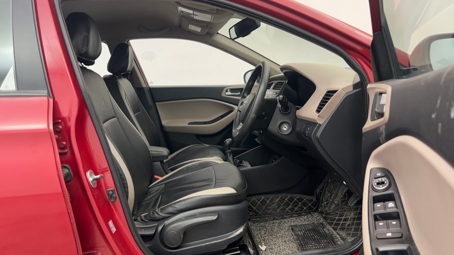 Used 2016 Hyundai Elite i20 Sportz 1.2 Petrol Manual interior RIGHT SIDE FRONT DOOR CABIN VIEW
