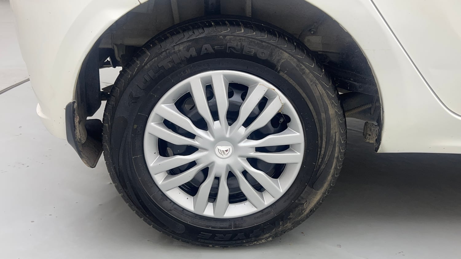 Used 2023 Tata Tiago XE Petrol Manual tyres RIGHT REAR TYRE RIM VIEW