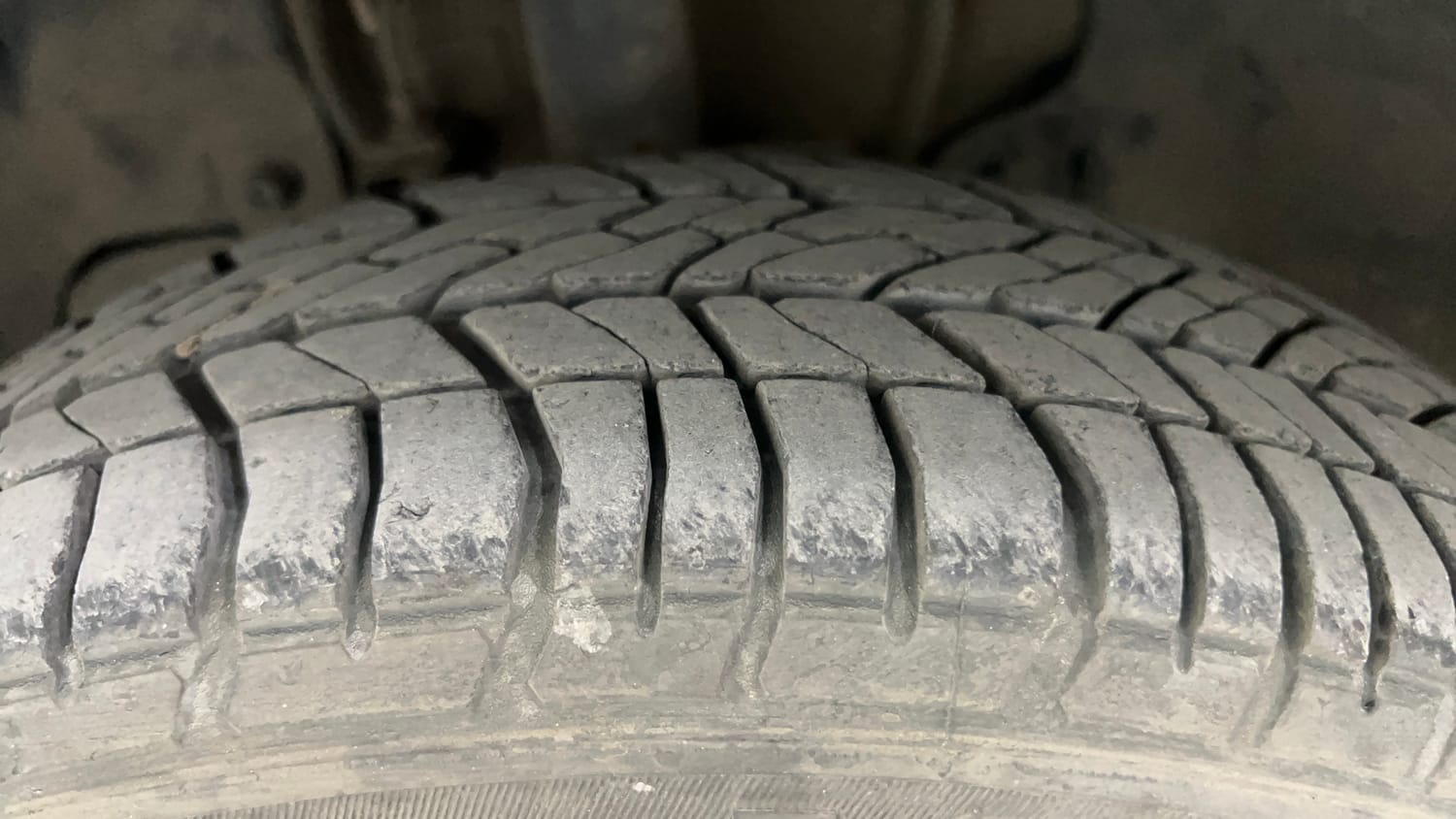Used 2017 Tata Tiago Revotron XT Petrol Manual tyres LEFT FRONT TYRE TREAD VIEW