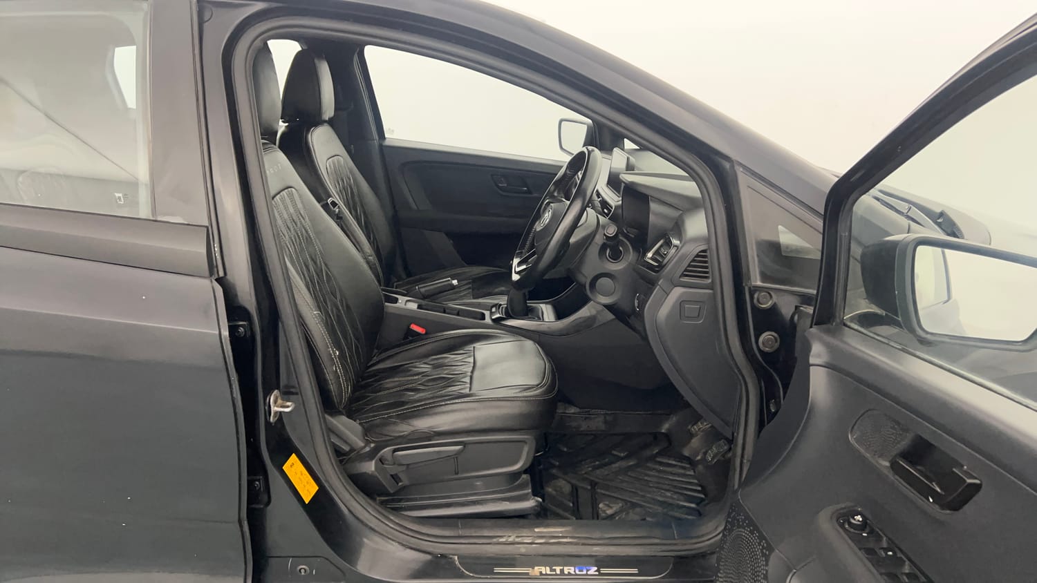 Used 2022 Tata Altroz XZ Plus Diesel Dark Edition Diesel Manual interior RIGHT SIDE FRONT DOOR CABIN VIEW