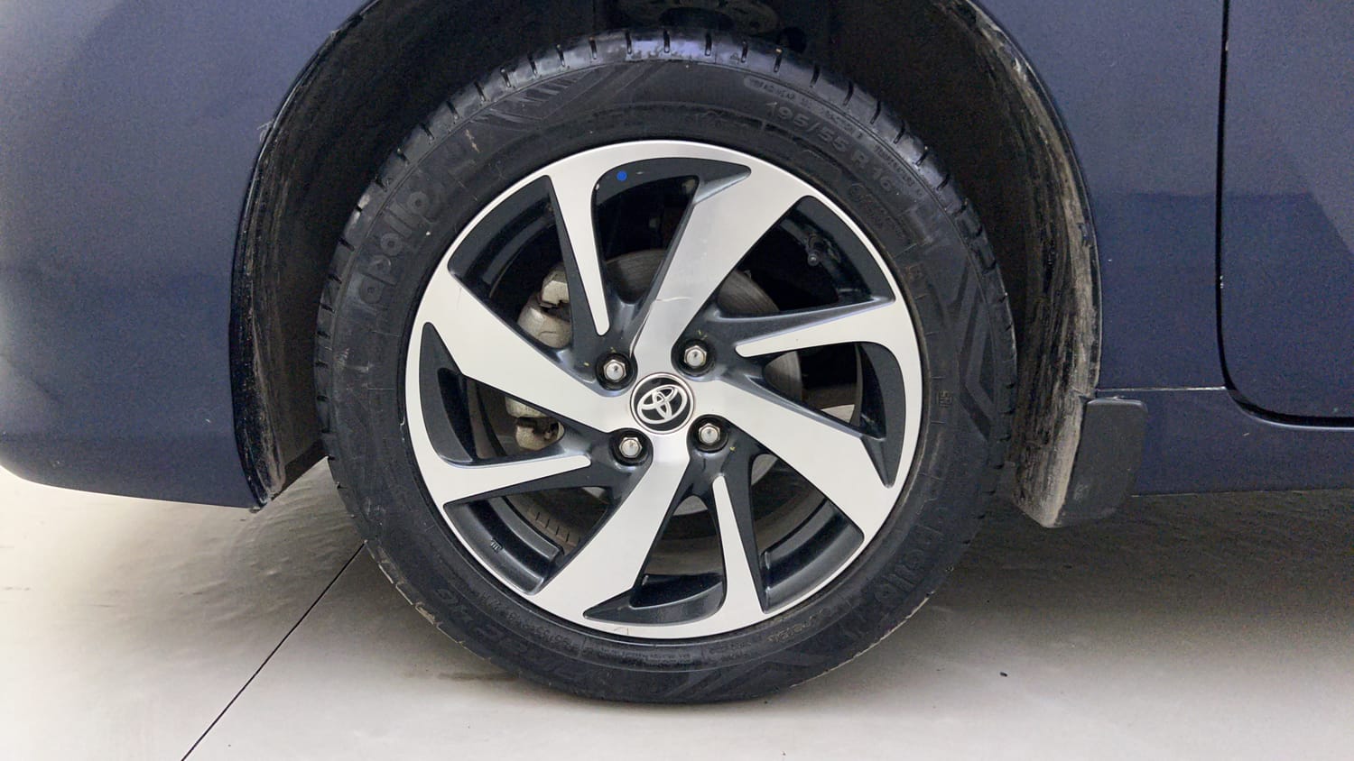 Used 2023 Toyota Glanza V AMT Petrol Automatic tyres LEFT FRONT TYRE RIM VIEW