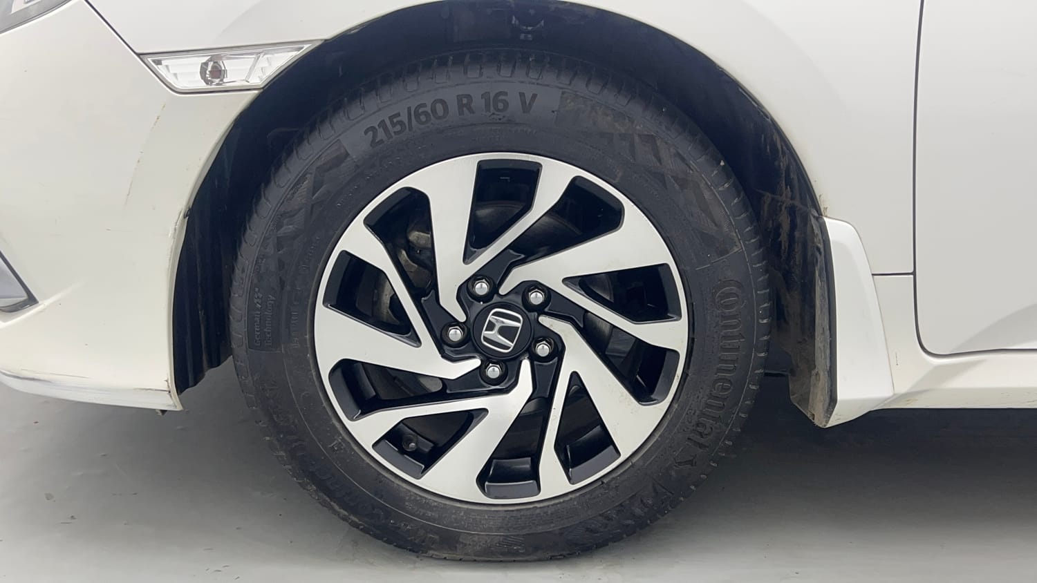 Used 2019 Honda Civic VX CVT Petrol Petrol Automatic tyres LEFT FRONT TYRE RIM VIEW