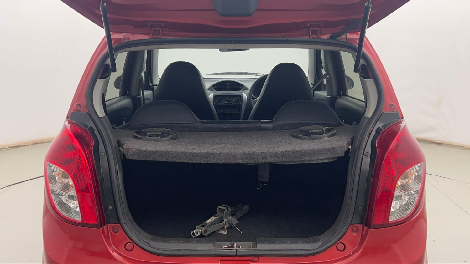 Used 2017 Maruti Suzuki Alto 800 LXi Petrol Manual interior DICKY INSIDE VIEW