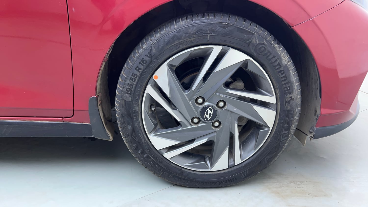 Used 2021 Hyundai New i20 Asta (O) 1.0 Turbo DCT Petrol Automatic tyres RIGHT FRONT TYRE RIM VIEW