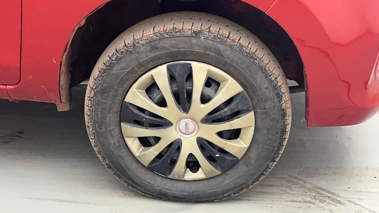 Used 2017 Maruti Suzuki Alto 800 LXi Petrol Manual tyres RIGHT FRONT TYRE RIM VIEW