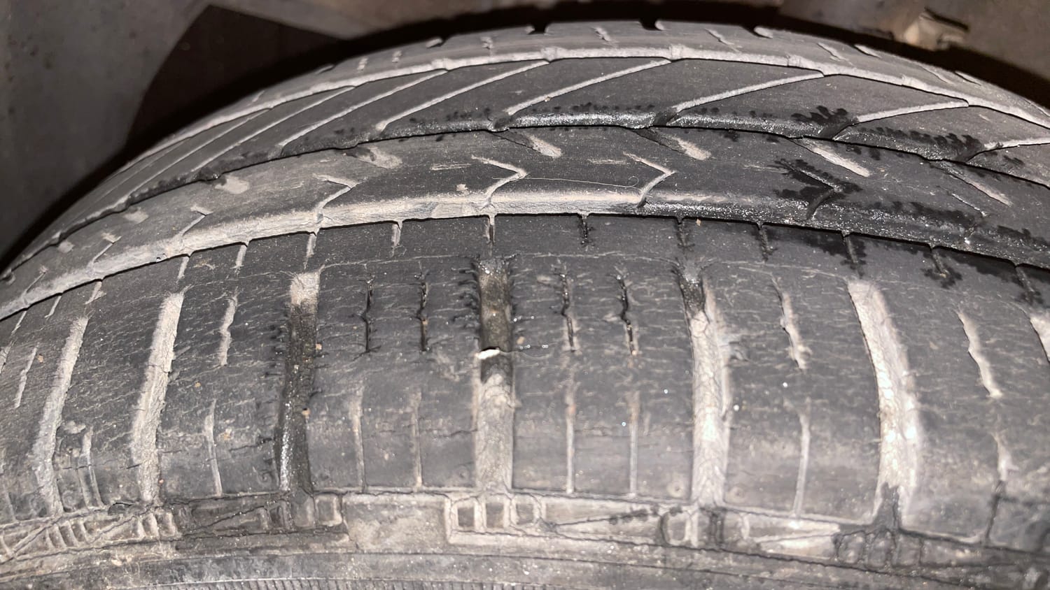 Used 2015 Hyundai Grand i10 Sportz 1.2 Kappa VTVT Petrol Manual tyres LEFT FRONT TYRE TREAD VIEW