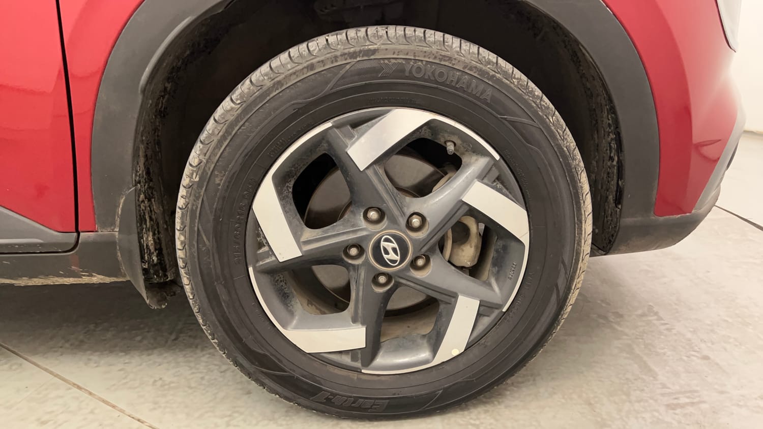 Used 2019 Hyundai Venue SX Plus 1.0 Turbo DCT Petrol Automatic tyres RIGHT FRONT TYRE RIM VIEW