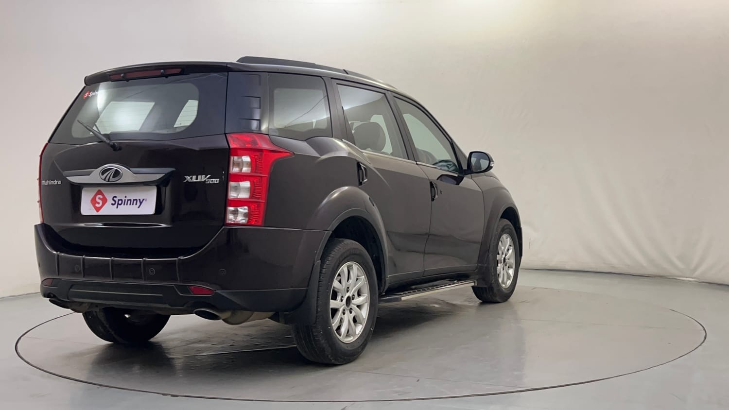 Used 2017 Mahindra XUV500 W10 AT Diesel Automatic exterior RIGHT REAR CORNER VIEW