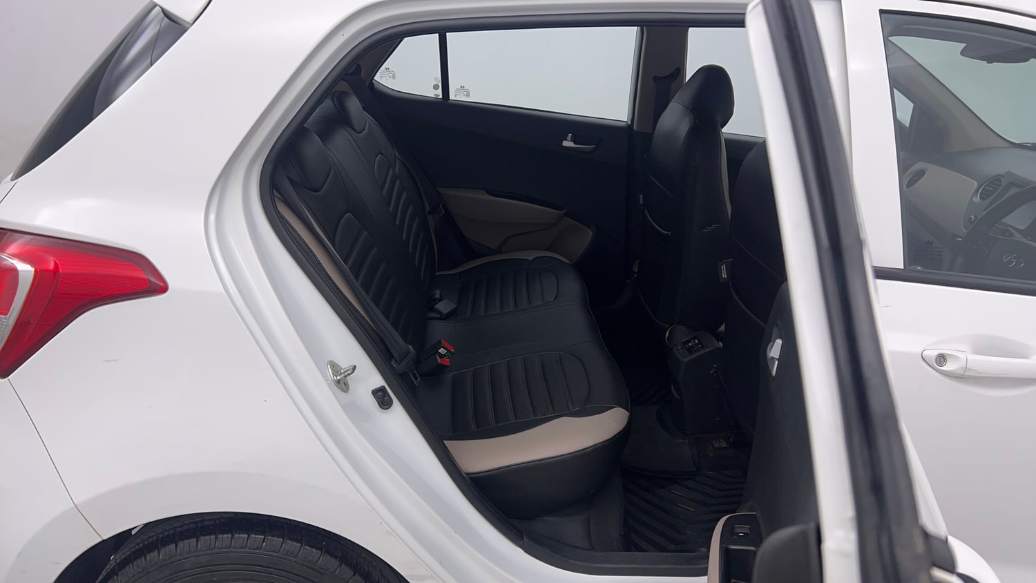 Used 2020 Hyundai Grand i10 Sportz 1.2 Kappa VTVT Petrol Manual interior RIGHT SIDE REAR DOOR CABIN VIEW