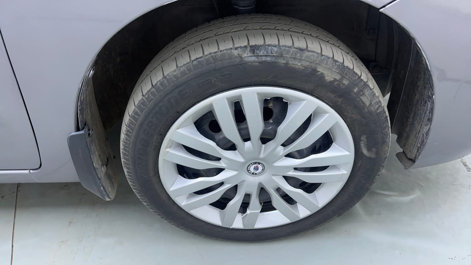 Used 2017 Maruti Suzuki Wagon R VXI Petrol Manual tyres RIGHT FRONT TYRE RIM VIEW