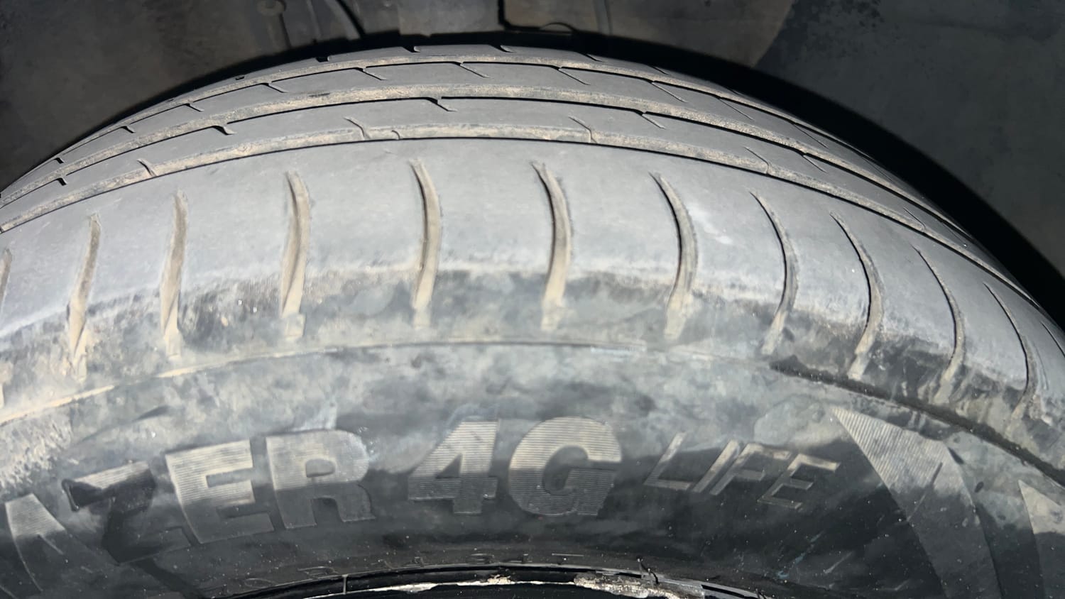 Used 2016 Hyundai Elite i20 Sportz 1.2 Petrol Manual tyres RIGHT FRONT TYRE TREAD VIEW