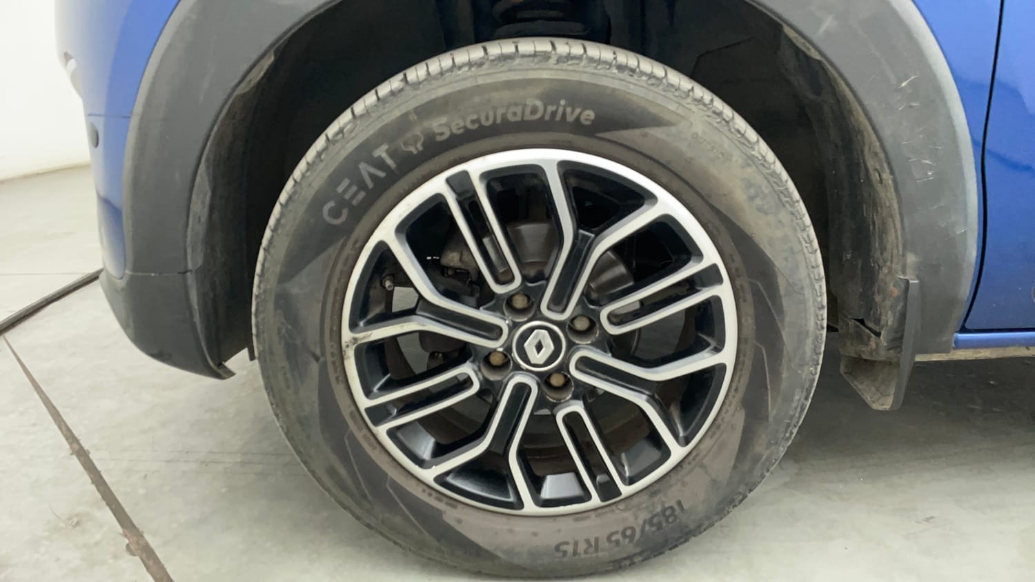 Used 2021 Renault Triber RXZ EASY-R AMT Petrol Automatic tyres LEFT FRONT TYRE RIM VIEW