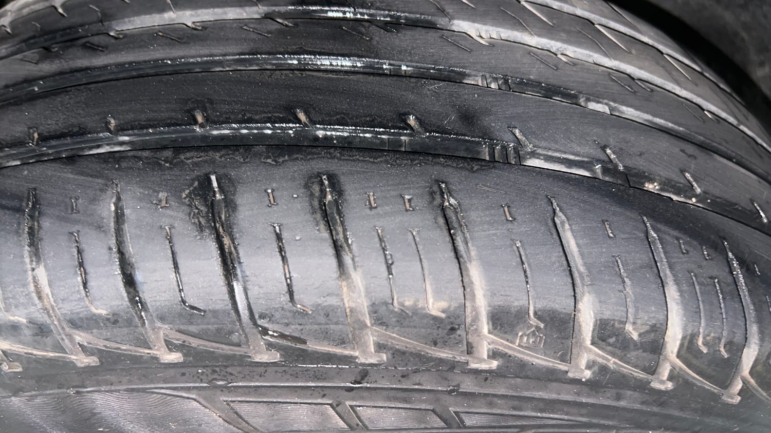 Used 2015 Renault Duster RxL Petrol Petrol Manual tyres LEFT REAR TYRE TREAD VIEW