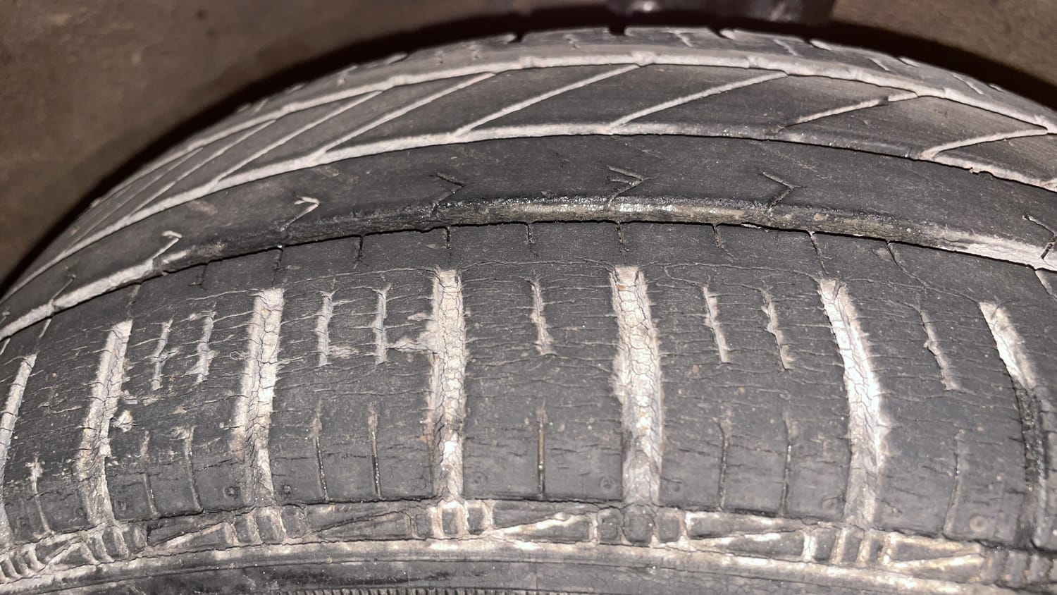 Used 2015 Hyundai Grand i10 Sportz 1.2 Kappa VTVT Petrol Manual tyres RIGHT FRONT TYRE TREAD VIEW