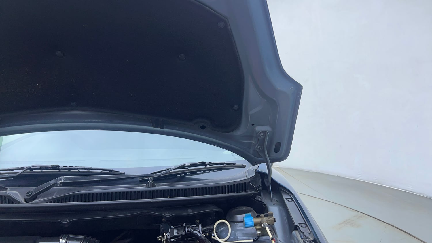 Used 2018 Maruti Suzuki Baleno Alpha Petrol+CNG (Outside Fitted) Cng Manual engine ENGINE LEFT SIDE HINGE & APRON VIEW