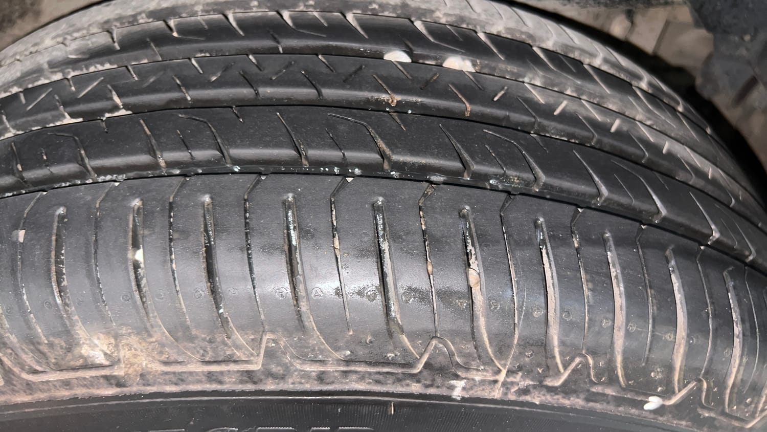 Used 2017 Mahindra XUV500 W10 AT Diesel Automatic tyres LEFT REAR TYRE TREAD VIEW