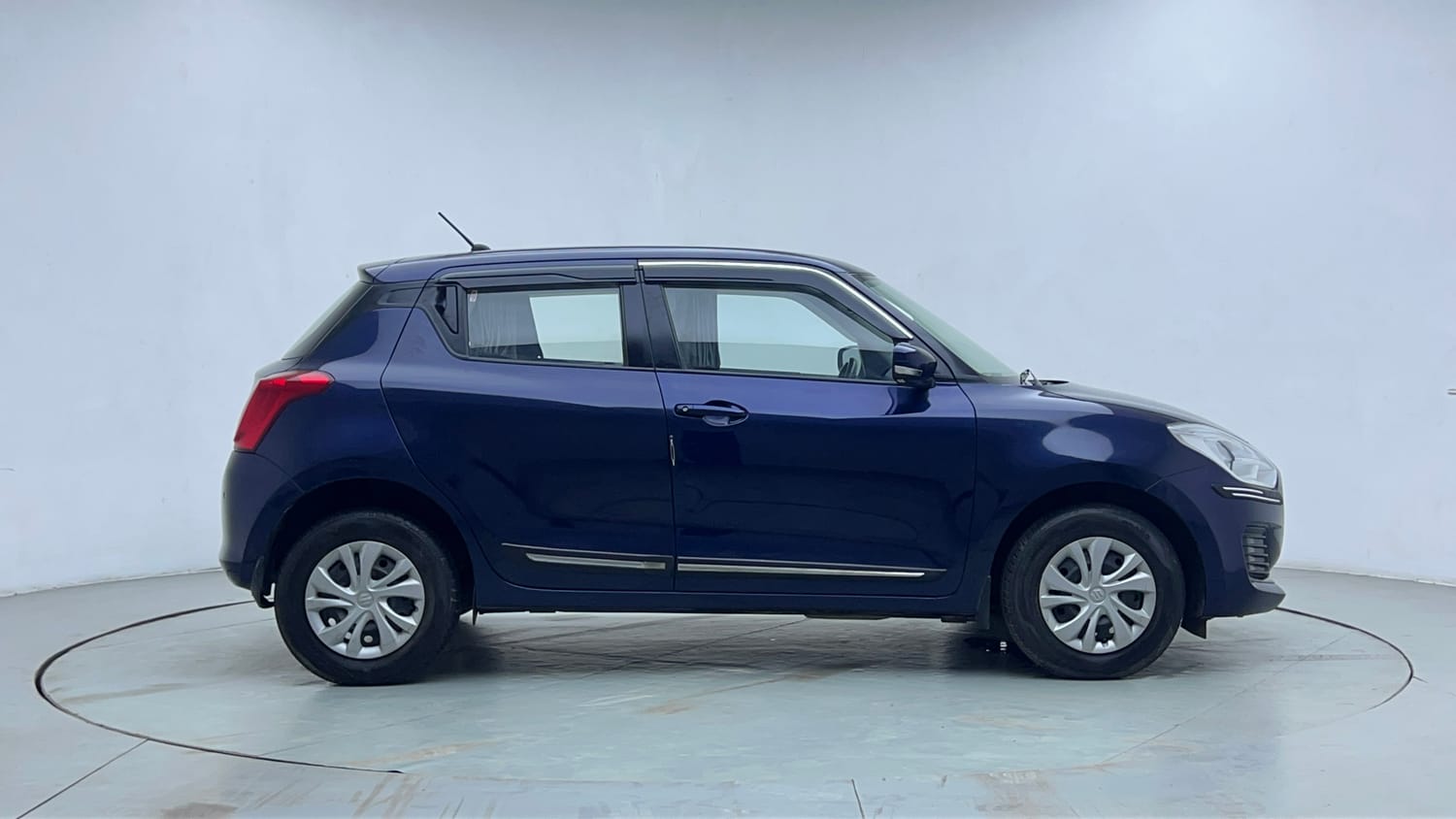 Used 2023 Maruti Suzuki Swift VXi AMT Petrol Automatic exterior RIGHT SIDE VIEW