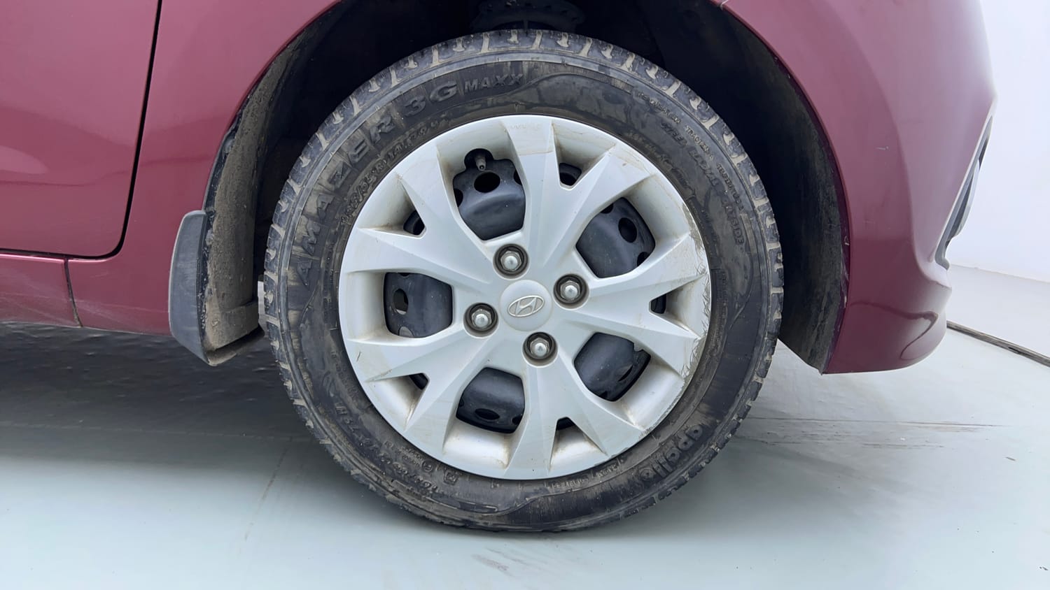 Used 2014 Hyundai Grand i10 Magna 1.2 Kappa VTVT Petrol Manual tyres RIGHT FRONT TYRE RIM VIEW