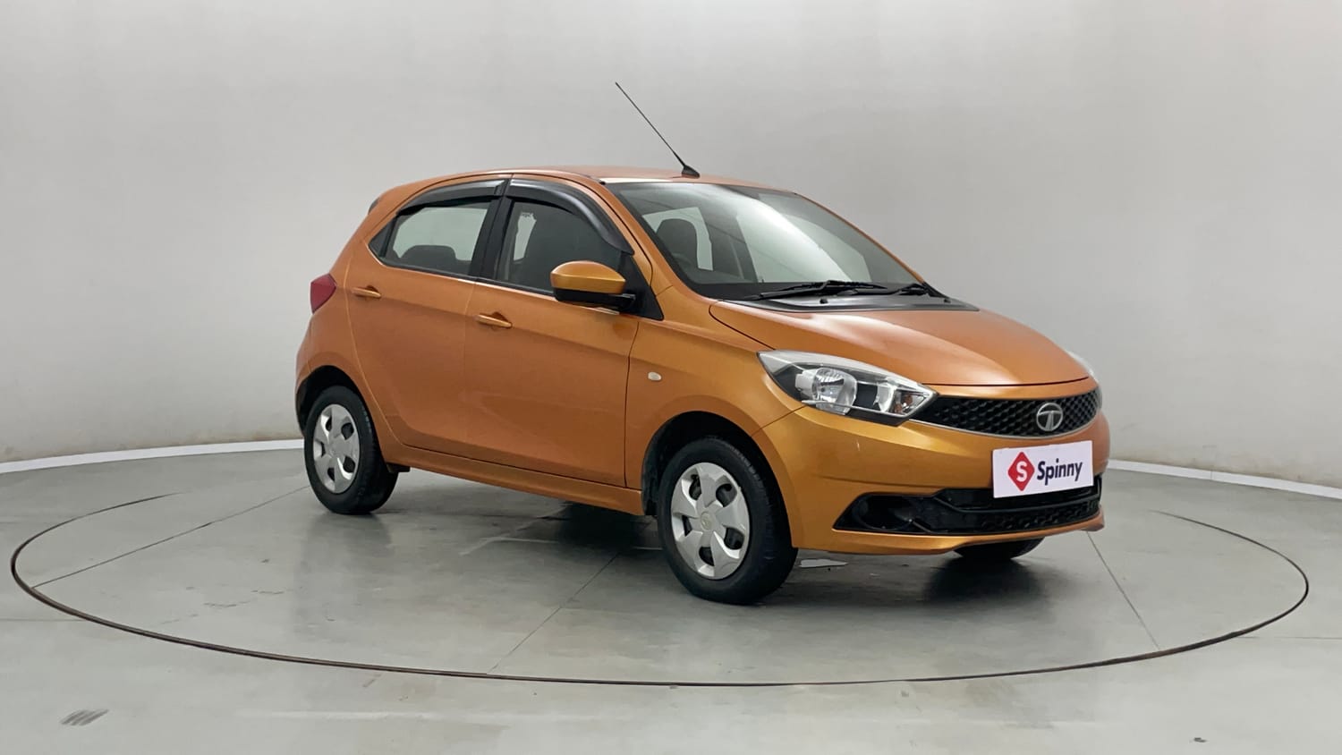 Used 2016 Tata Tiago Revotron XT Petrol Manual exterior RIGHT FRONT CORNER VIEW