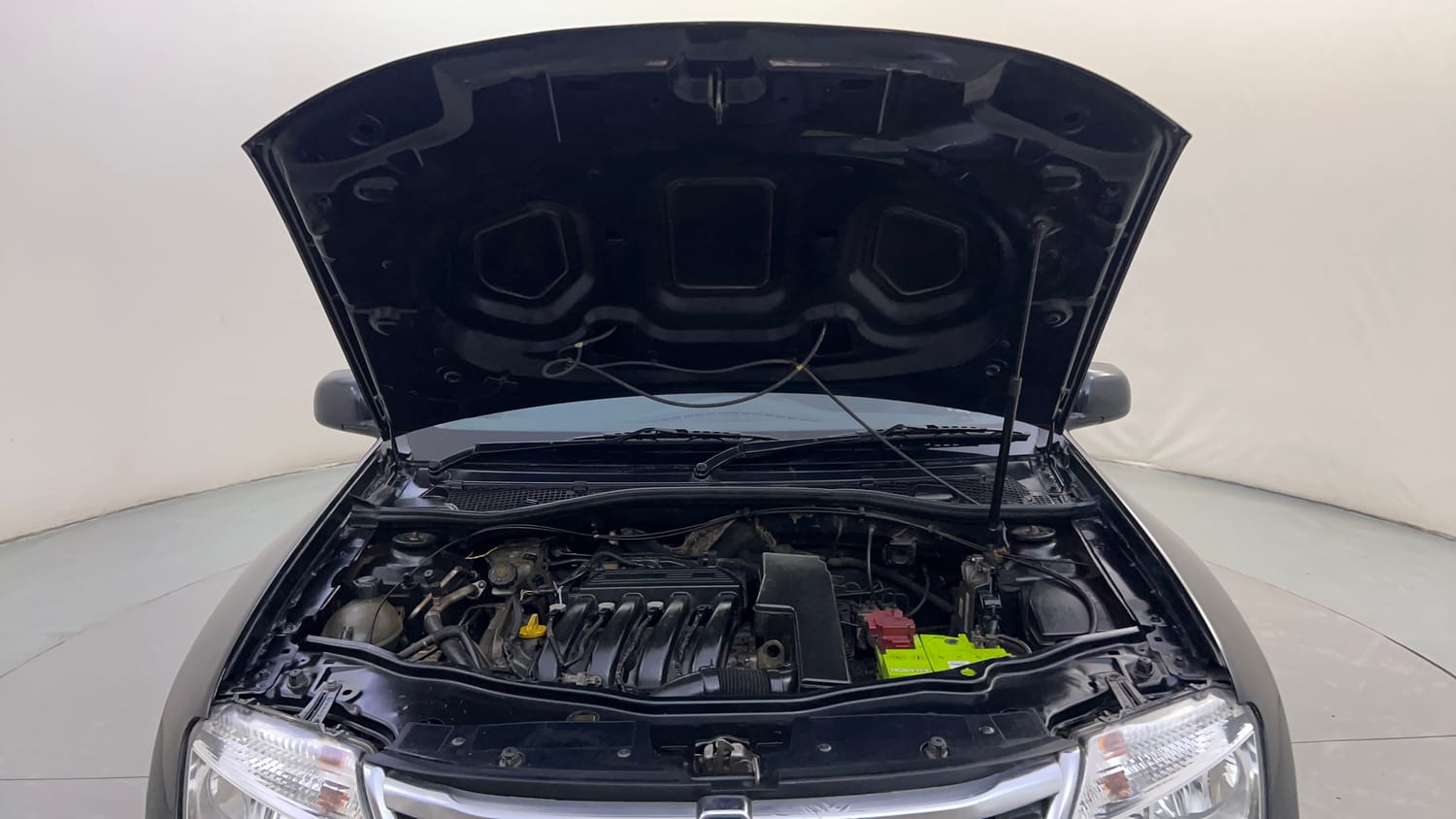 Used 2015 Renault Duster RxL Petrol Petrol Manual engine ENGINE & BONNET OPEN FRONT VIEW