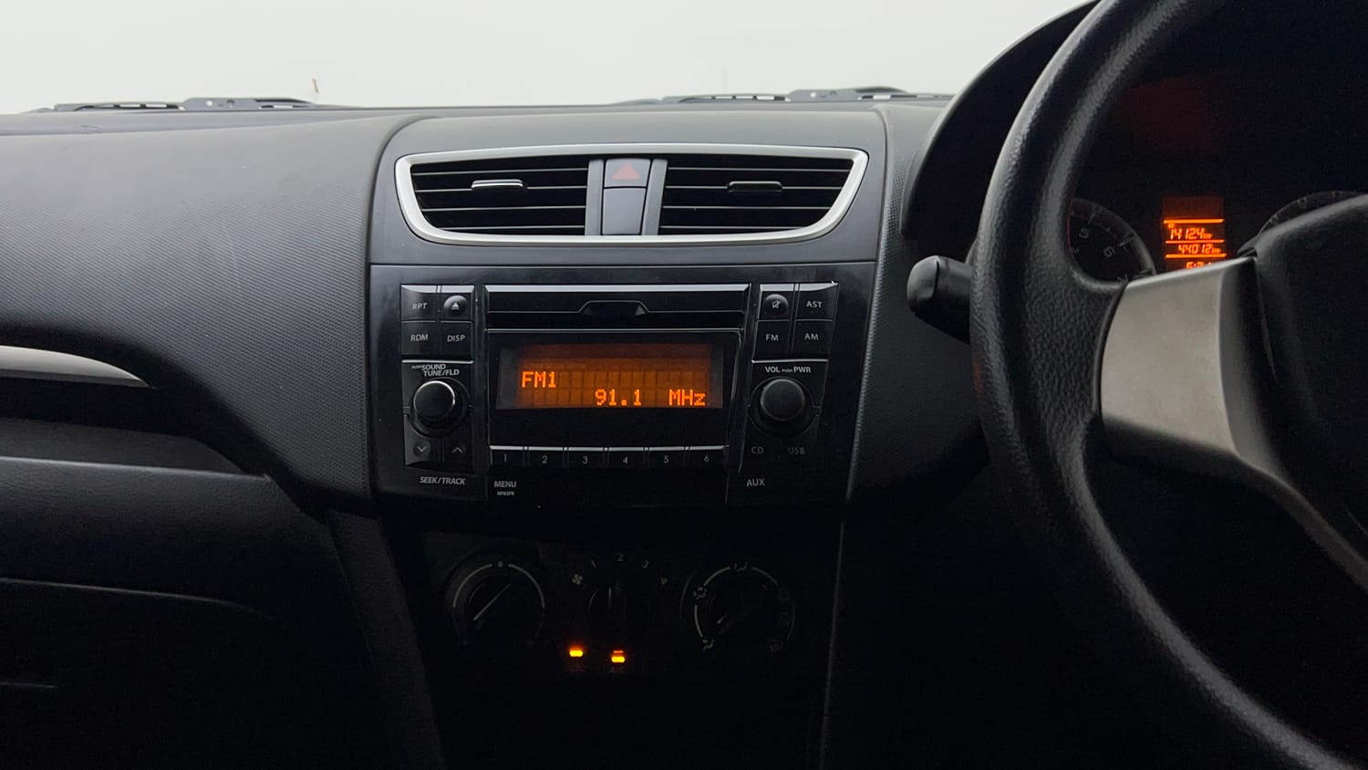 Used 2015 Maruti Suzuki Swift VXi Petrol Manual interior MUSIC SYSTEM & AC CONTROL VIEW