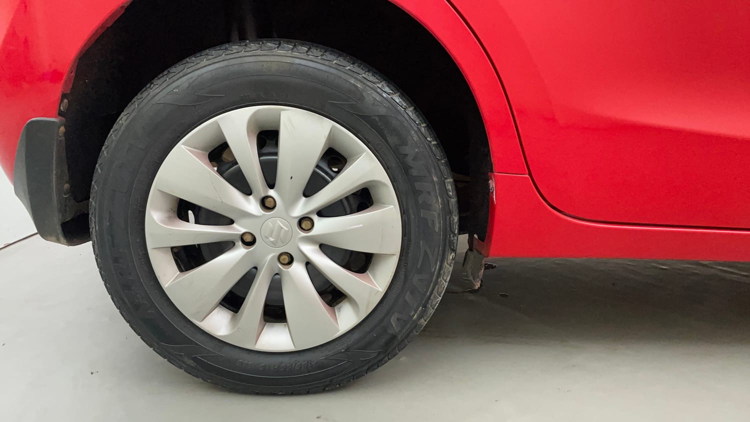 Used 2018 Maruti Suzuki Baleno Delta 1.2 Petrol Manual tyres RIGHT REAR TYRE RIM VIEW