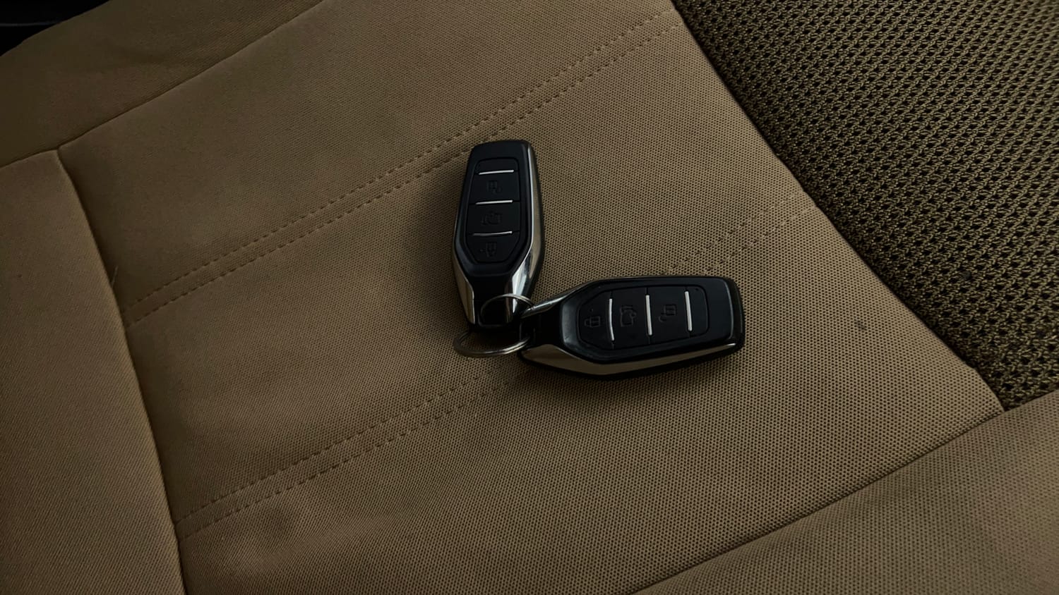 Used 2019 Mahindra XUV500 W9 AT Diesel Automatic extra CAR KEY VIEW