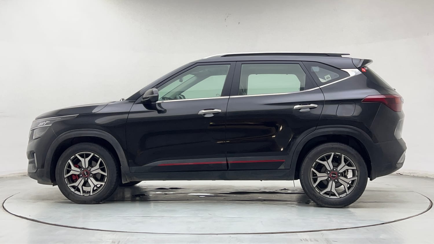 Used 2022 Kia Seltos GTX Plus 1.5 Diesel AT Diesel Automatic exterior LEFT SIDE VIEW