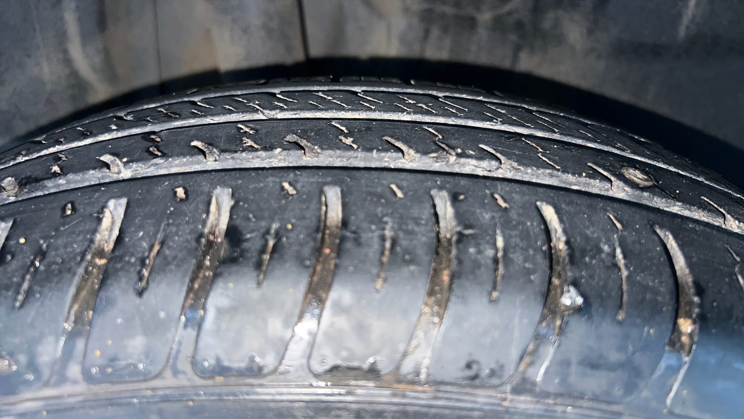 Used 2023 Maruti Suzuki Swift VXi AMT Petrol Automatic tyres RIGHT REAR TYRE TREAD VIEW