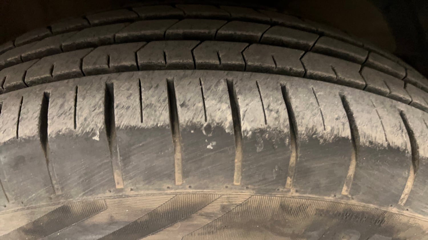 Used 2022 Maruti Suzuki Dzire ZXi CNG Cng Manual tyres RIGHT FRONT TYRE TREAD VIEW