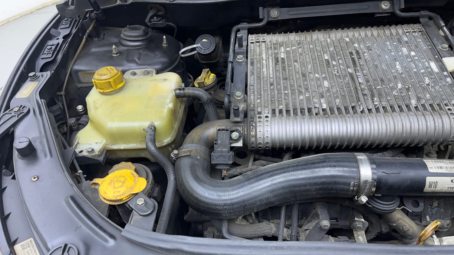 Used 2016 Mahindra XUV500 W10 AT Diesel Automatic engine ENGINE RIGHT SIDE VIEW