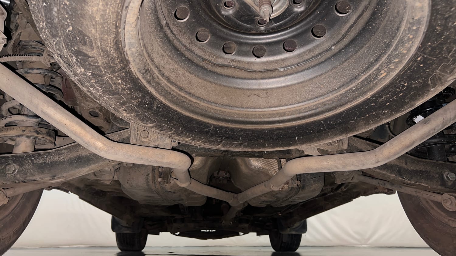 Used 2019 Mahindra XUV500 W9 AT Diesel Automatic extra REAR UNDERBODY VIEW (TAKEN FROM REAR)