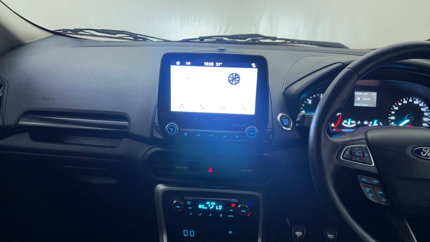Used 2018 Ford EcoSport Titanium + 1.5L TDCi Diesel Manual interior MUSIC SYSTEM & AC CONTROL VIEW