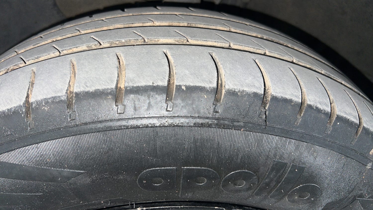 Used 2016 Hyundai Elite i20 Sportz 1.2 Petrol Manual tyres LEFT FRONT TYRE TREAD VIEW