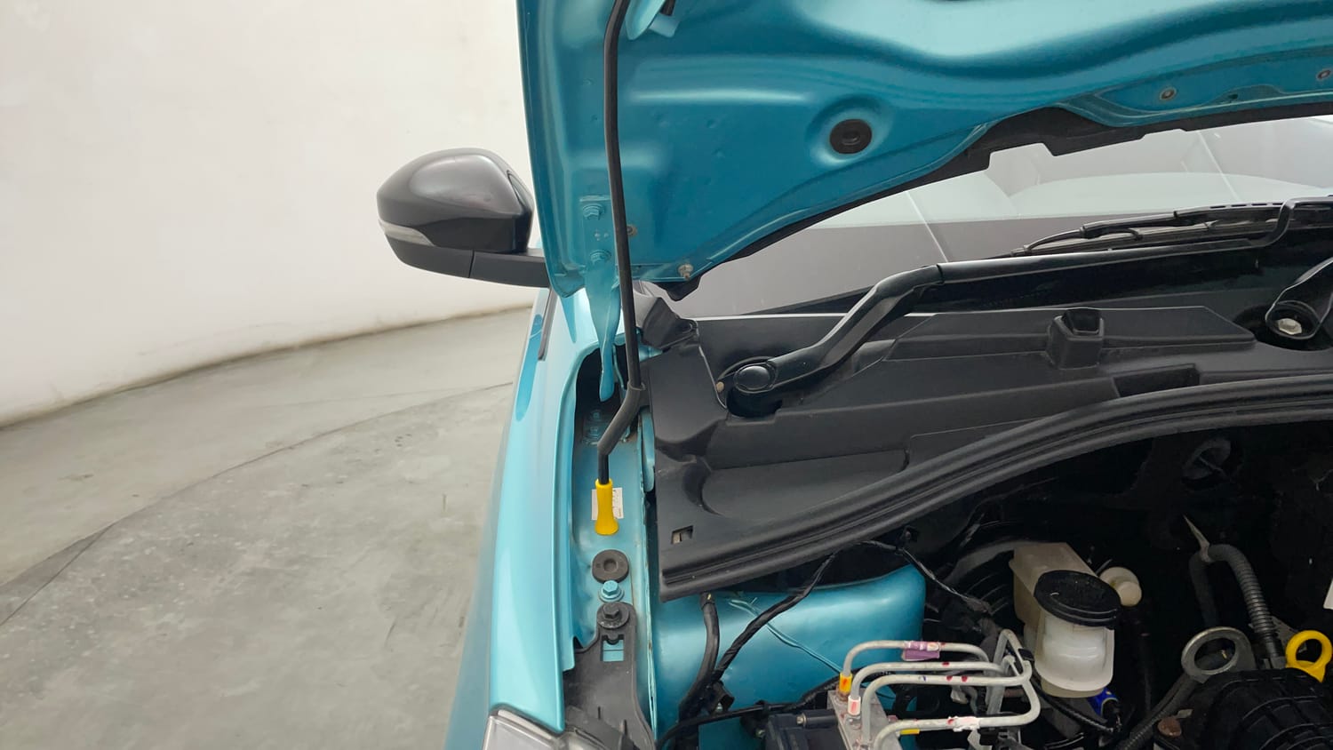 Used 2025 Tata Tiago XT Petrol Manual engine ENGINE RIGHT SIDE HINGE & APRON VIEW